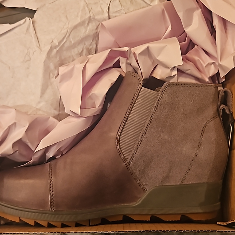 Sorel 10 grey Evie Pull on Chelsea boots